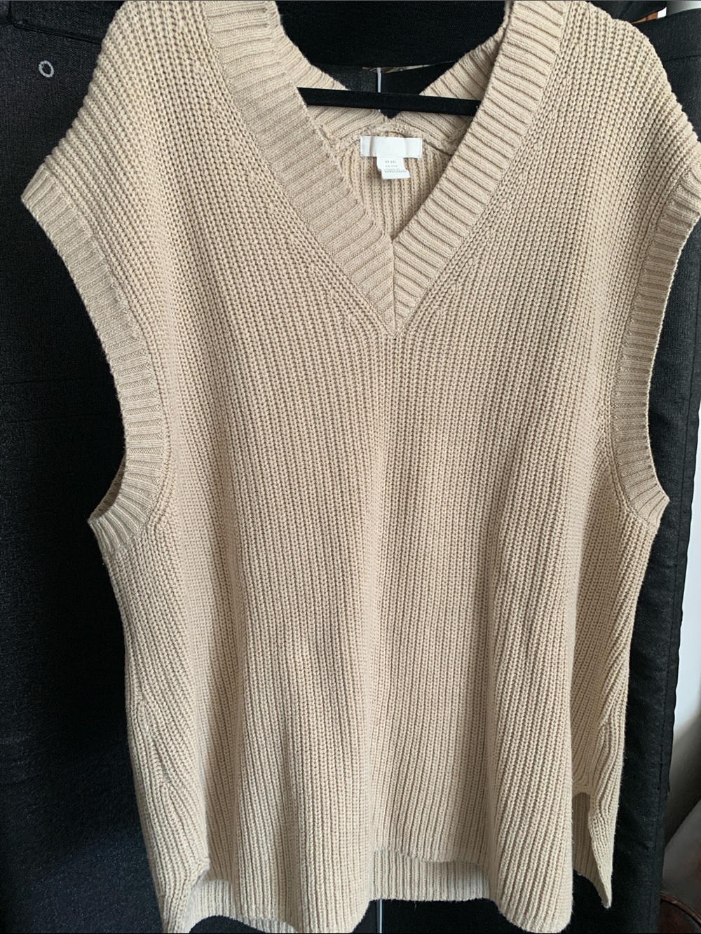 #565 H&M Beige Sleeveless V-Neck Knit Vest